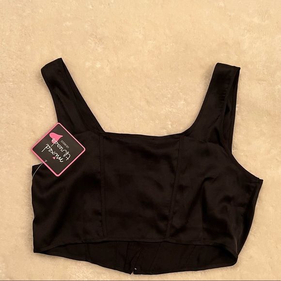 3/$25✨ Mixed Threads Los Angeles Cropped Top - Picture 4 of 5